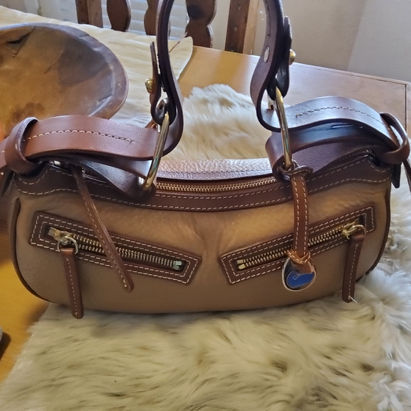 Dooney & Bourke Vintage Moon Bag Beyond EUC - Picture 6 of 16